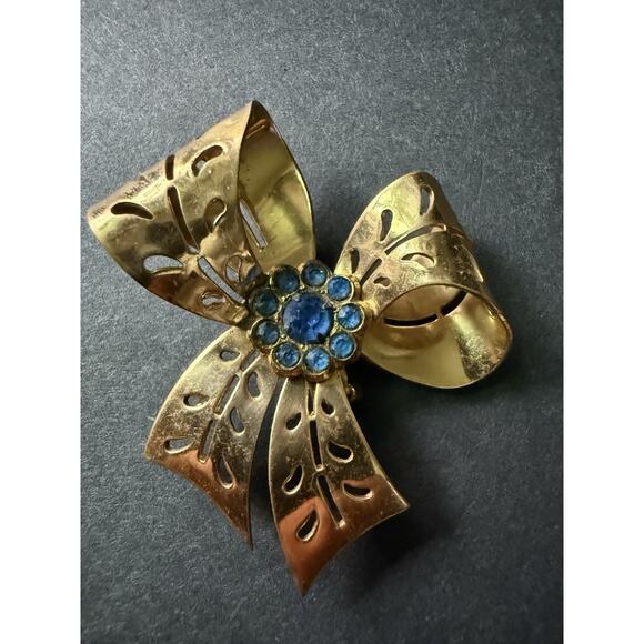 Vintage Bow Rhinestone Brooch Scarf Pin Gold Tone Open Work Cocktail Career - Picture 2 of 5